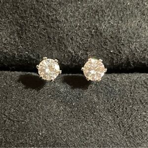 Gorgeous Certified 2.0 CTTW Round Brilliant Cut Moissanite Diamond Stud Earrings